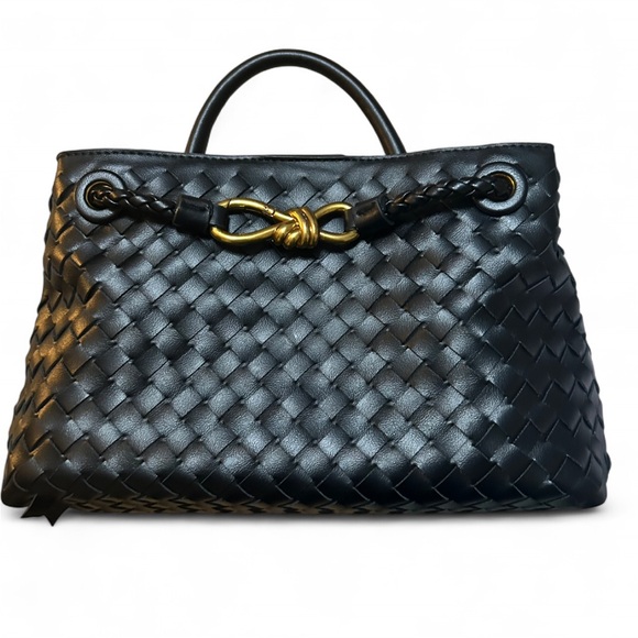 No Brand Handbags - Black and Gold Woven Shoulder Bag